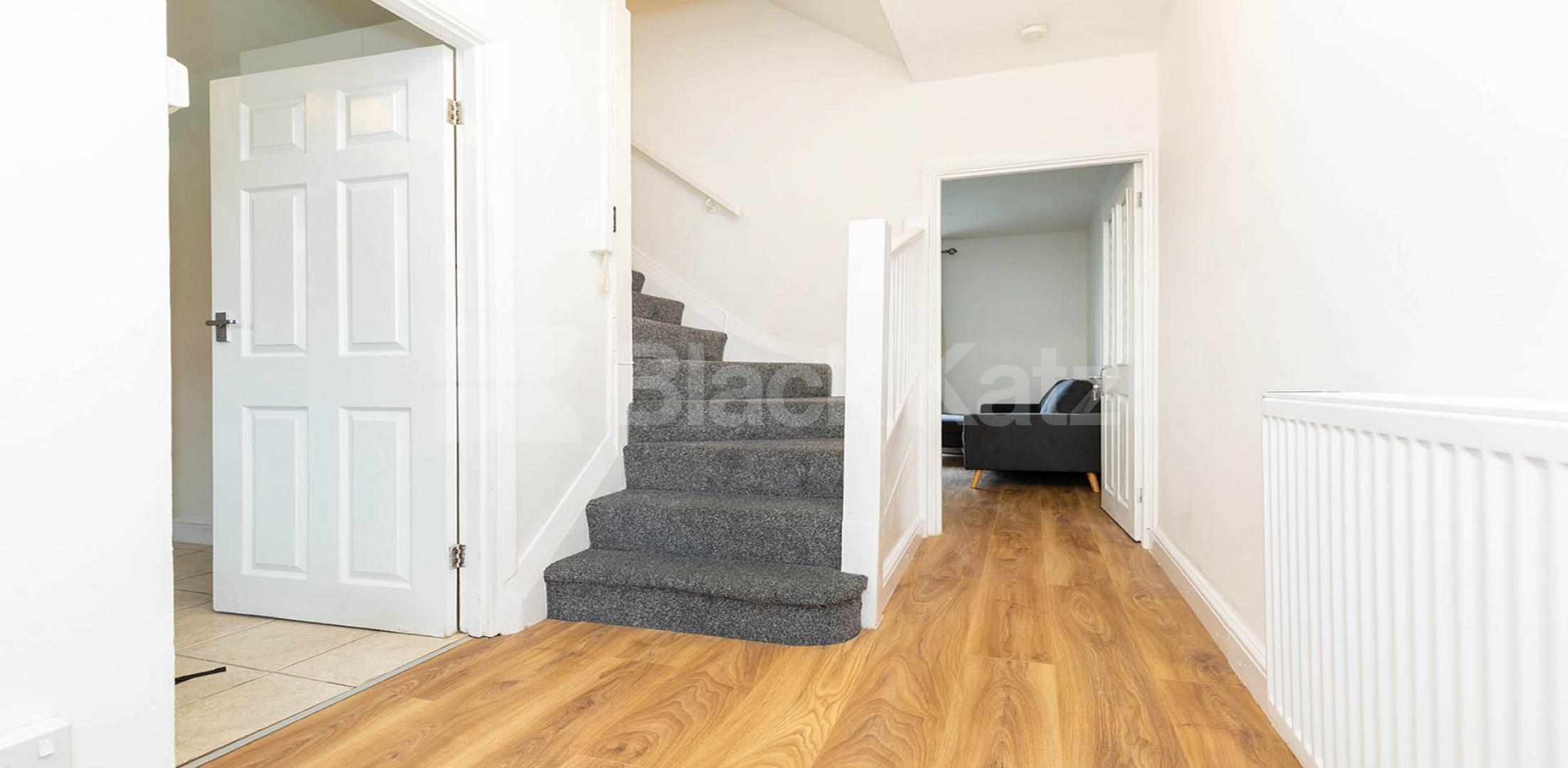 			2 Bedroom, 1 bath, 1 reception Apartment			 Kent Street, HOXTON - SHOREDITCH - HAGGERSTON 